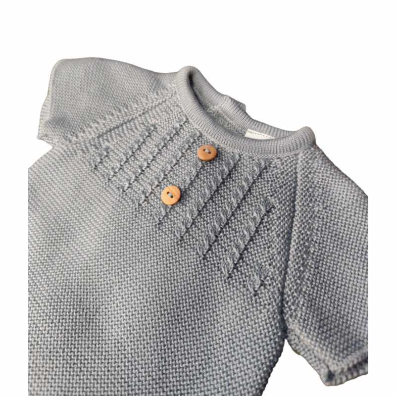 Gif con múltiples imágenes de conjuntos de ropa para recién nacidos en Mr. Magorium