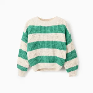Jersey de punto a rayas beige y verde para niña, con hombros caídos y acabados acanalados.