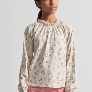 Camiseta niña blanca con estampado de ramitas y volante en el cuello