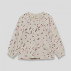 Camiseta niña blanca con estampado de ramitas y volante en el cuello